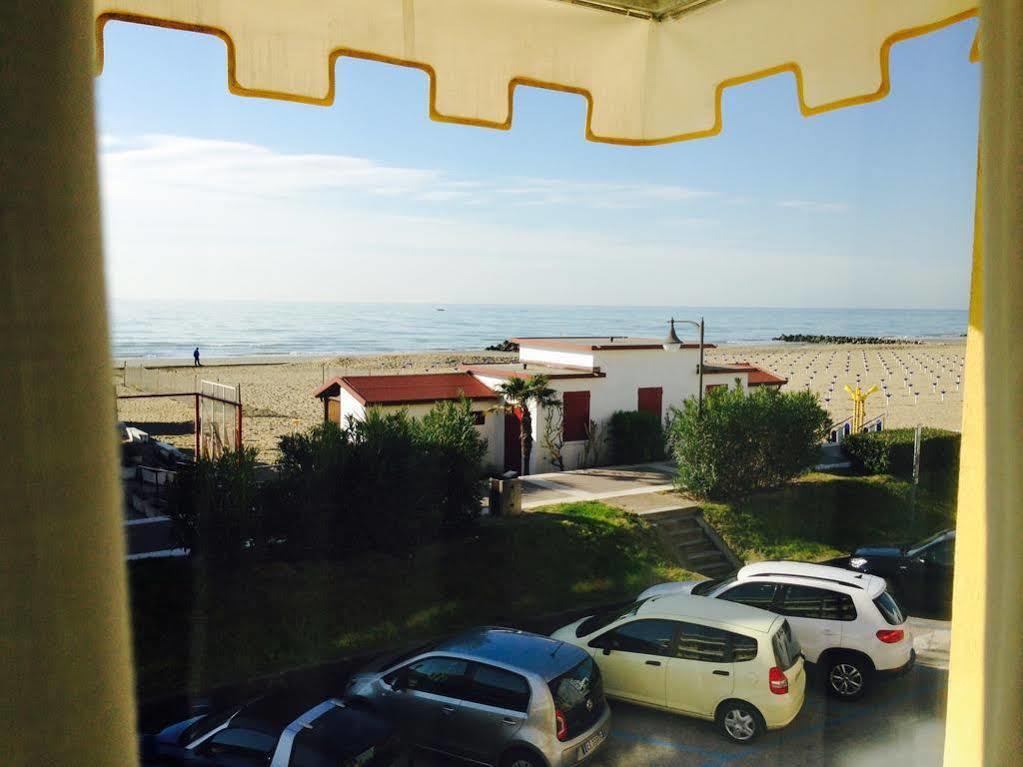 Hotel Austria Caorle Buitenkant foto