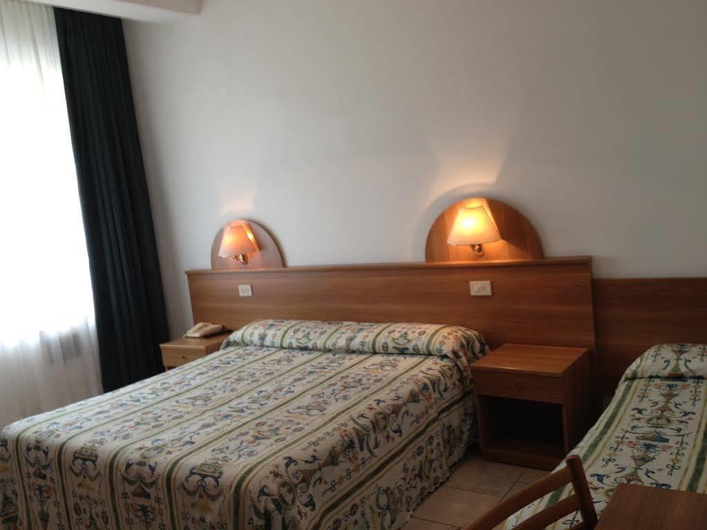 Hotel Austria Caorle Buitenkant foto